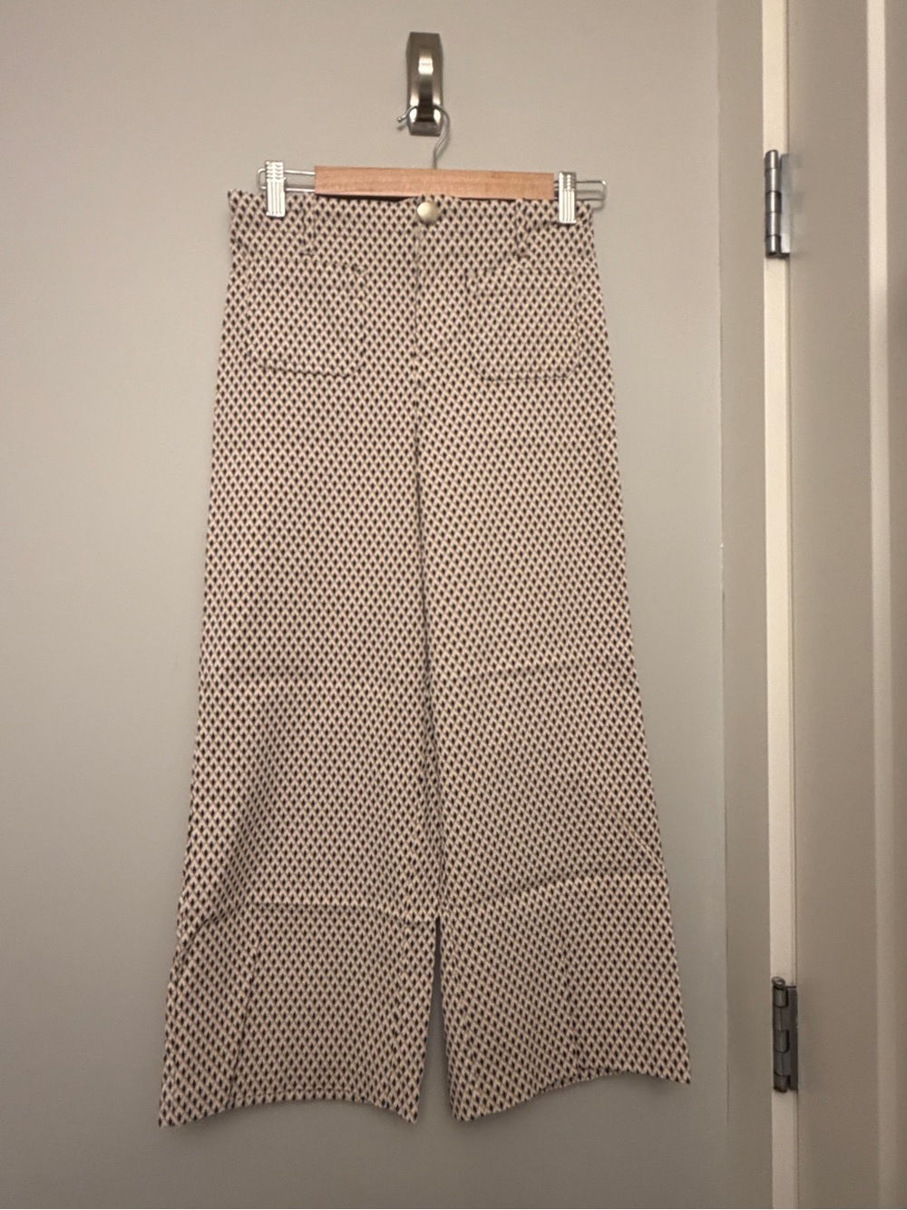 Wide-Leg Ankle Pants in Cream and Black Geometric
